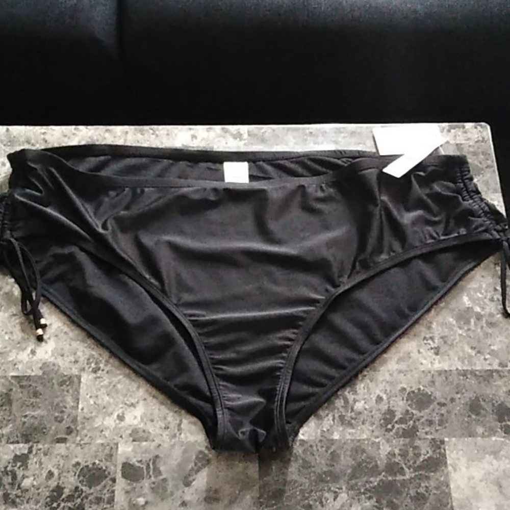 Women's mid-rise swim bottom